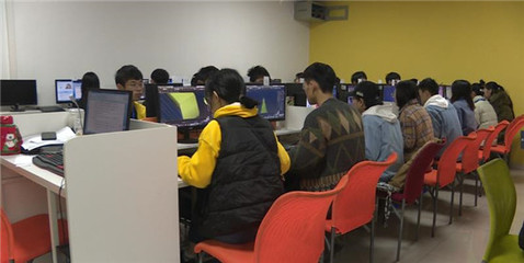 重慶足下軟件學院成功承辦“巴渝工匠”杯首屆重慶市互聯網信息技術職業技能競賽，為重慶軟件開發人才搭建高水準競技舞臺